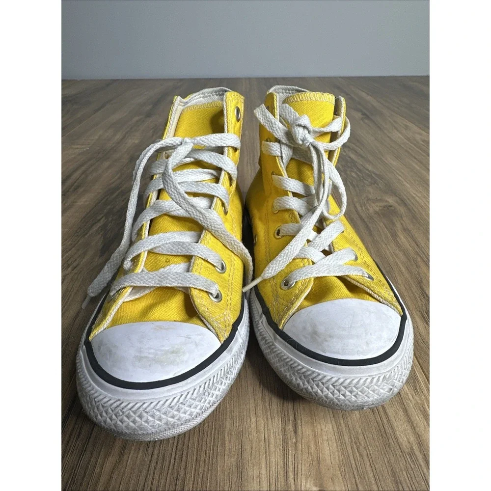 Chick Taylor Converse Kids‎ Size 3 High top Sneakers Yellow
